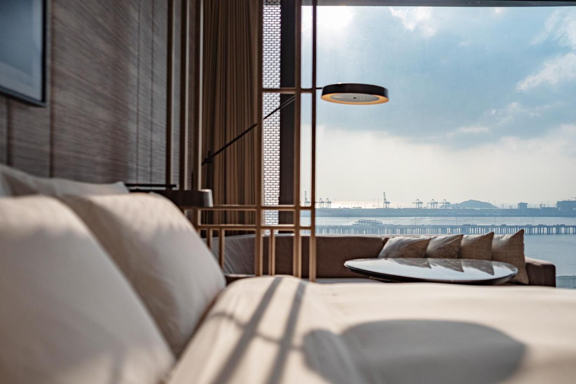 Conrad Shenzhen, The First Art Museum Hotel In Greater Bay Area With The Stunning Bay And Sunset View In The Hotel Terrace エクステリア 写真