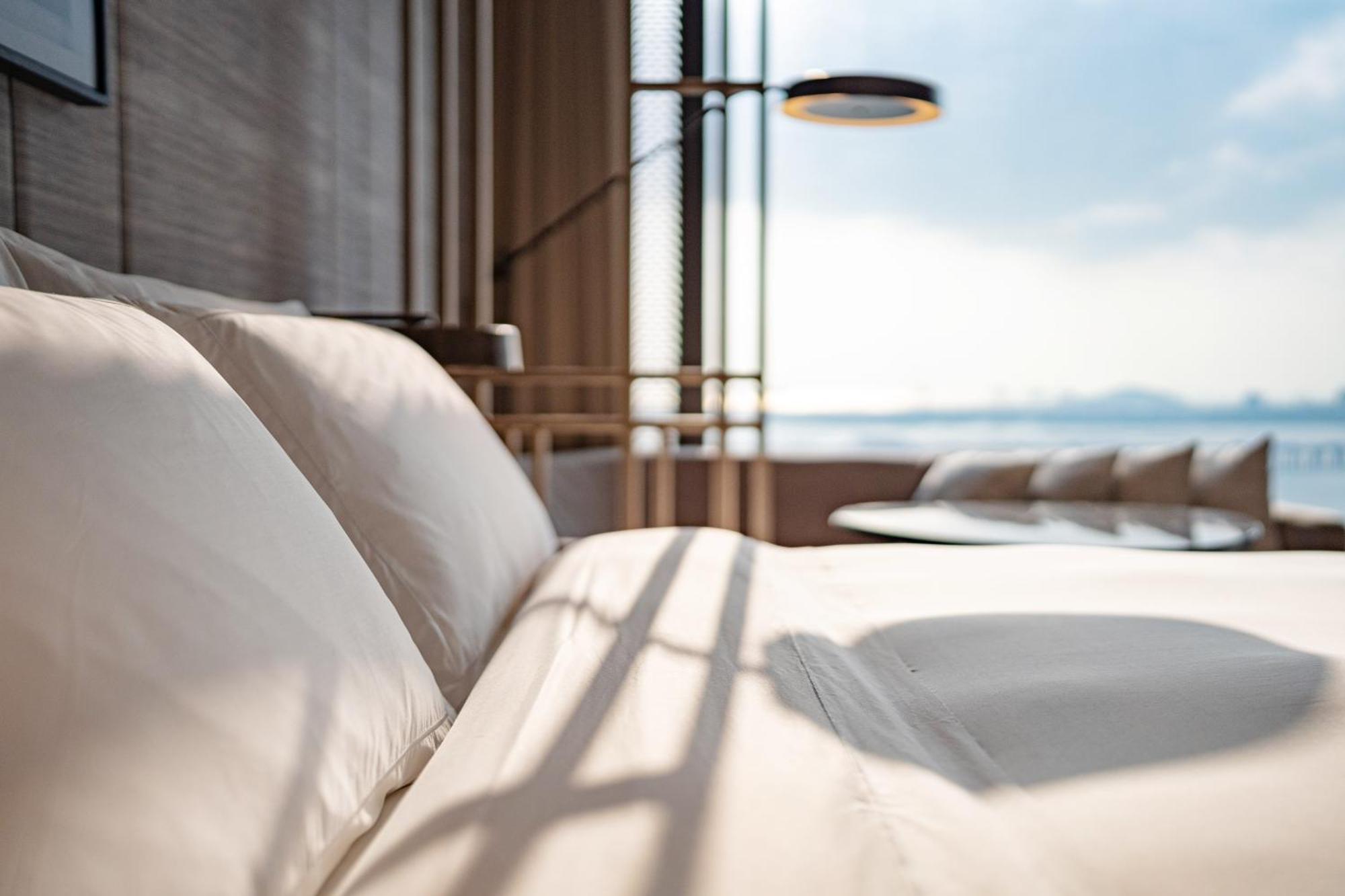 Conrad Shenzhen, The First Art Museum Hotel In Greater Bay Area With The Stunning Bay And Sunset View In The Hotel Terrace エクステリア 写真